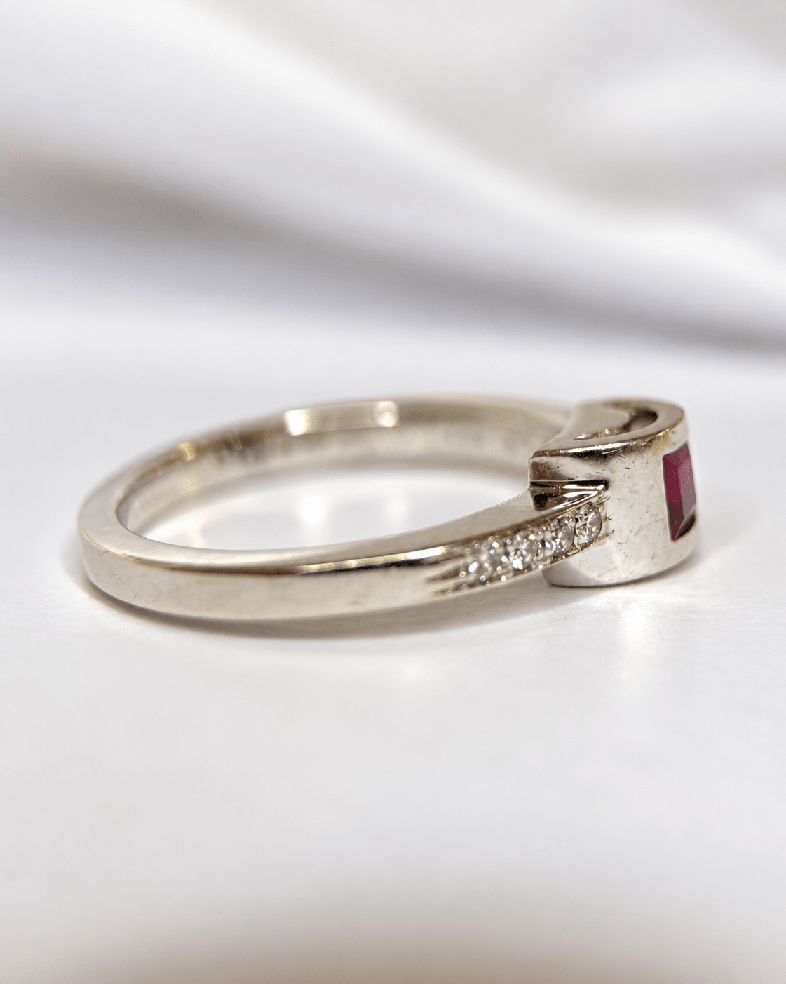 Bague Solitaire Rubis 0.30 carat &amp; Diamants 4.31g "Ernest" - Elliade Paris
