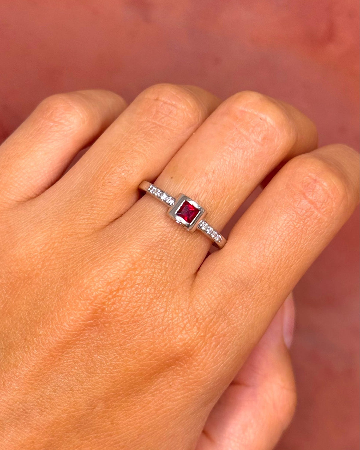 Bague Solitaire Rubis 0.30 carat &amp; Diamants 4.31g "Ernest" - Elliade Paris