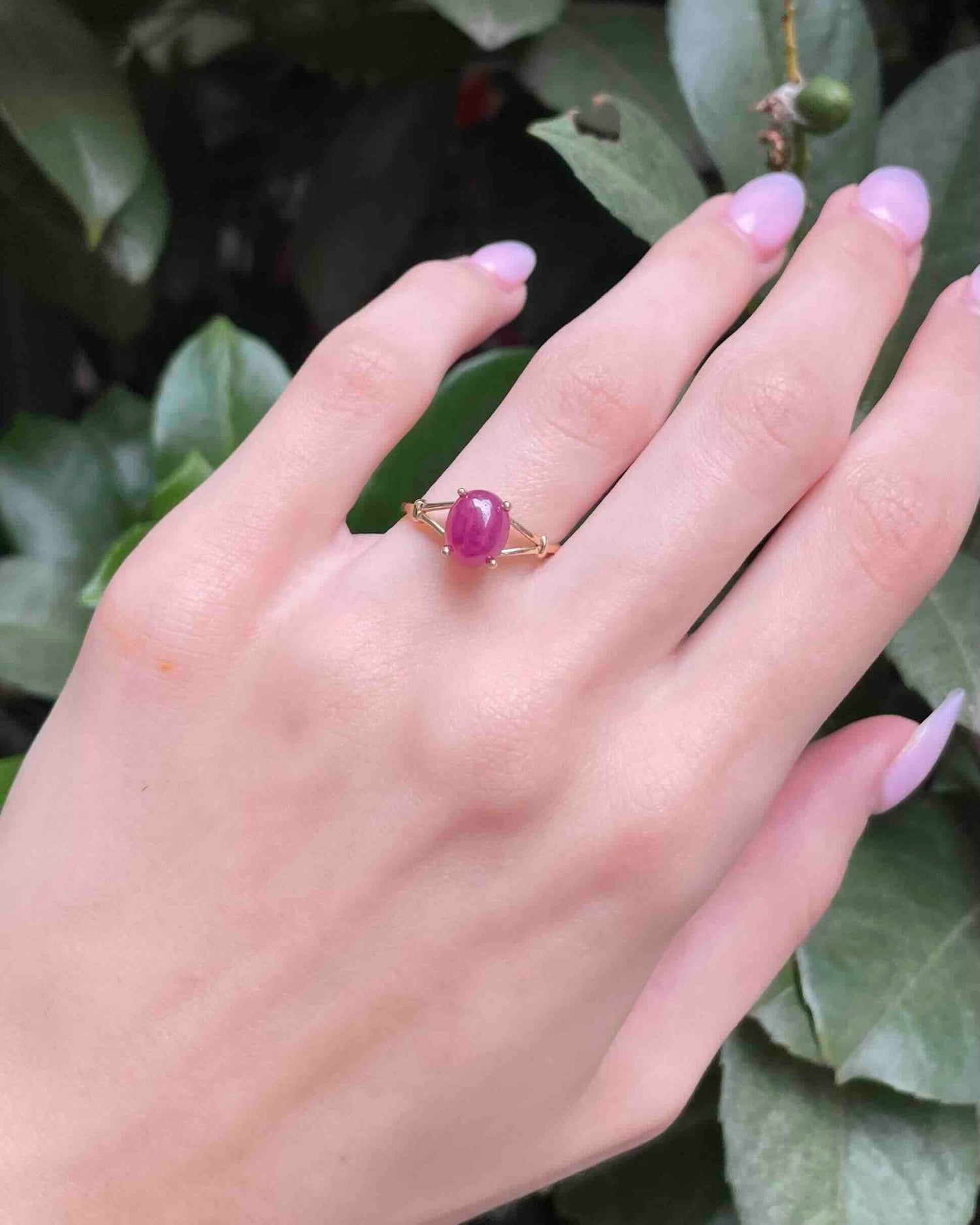 Bague solitaire Rubis 2.80 carats cabochon &quot;Mélanie&quot; - Elliade Paris