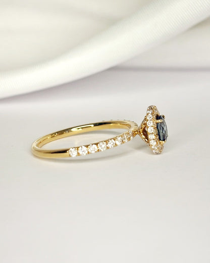 Bague Solitaire Saphir 0.40 carat &amp; Diamants 0.64 carat "Magda" - Elliade Paris