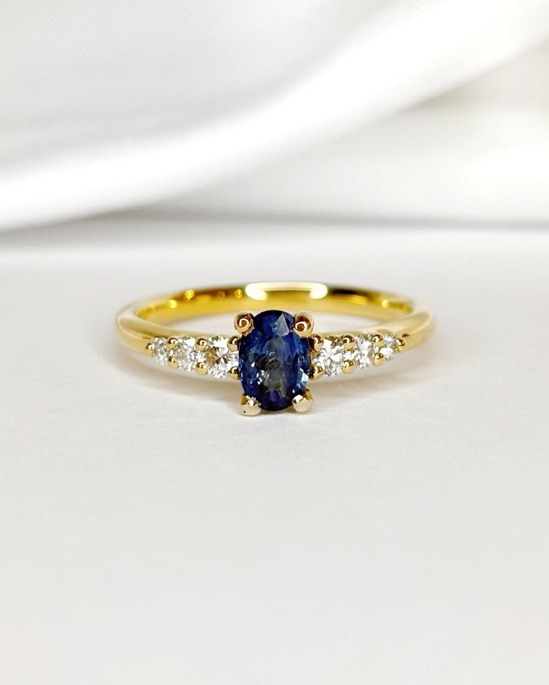 Bague Solitaire Saphir 0.55 carat &amp; Diamants "Sofia" - Elliade Paris