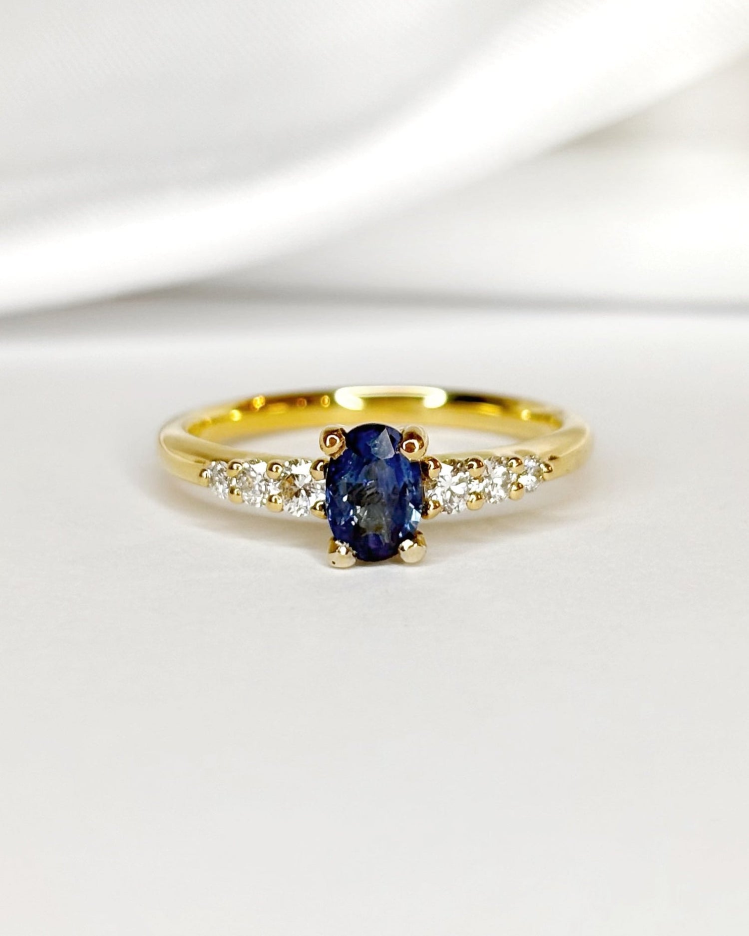 Bague Solitaire Saphir 0.55 carat &amp; Diamants "Sofia" - Elliade Paris