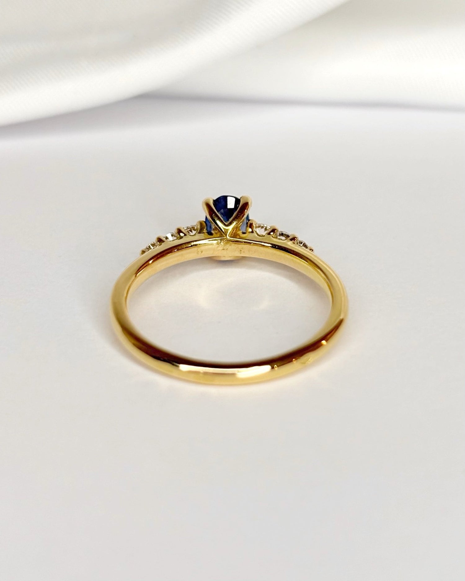 Bague Solitaire Saphir 0.55 carat &amp; Diamants "Sofia" - Elliade Paris