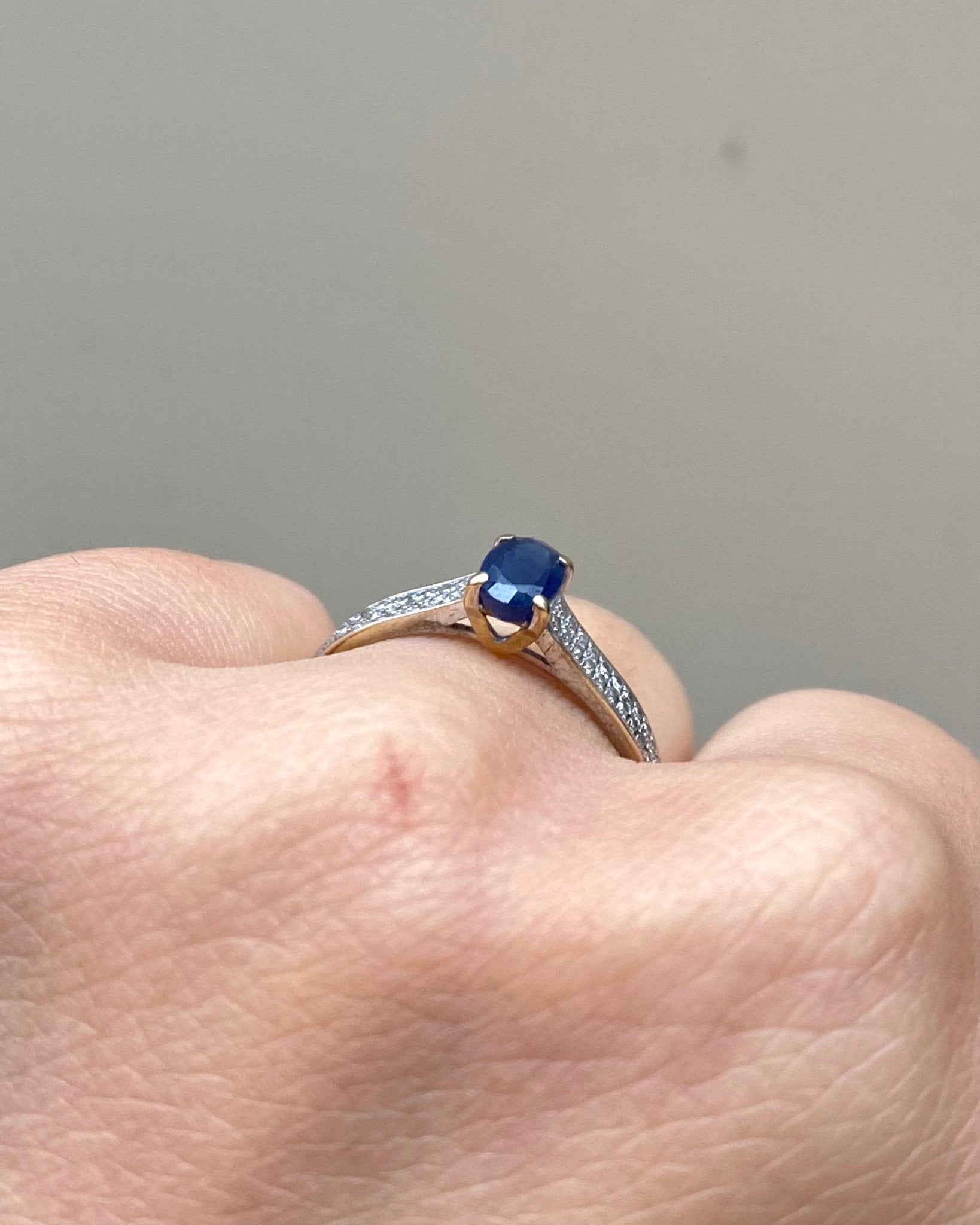 Bague Solitaire Saphir 0.60 carat &amp; 44 Diamants "Oxine" - Elliade Paris