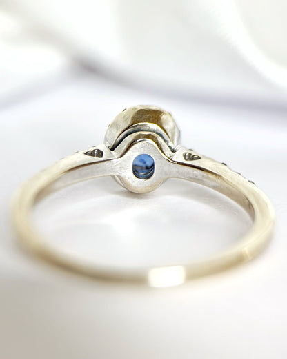 Bague Solitaire Saphir 0.61 carat &amp; Diamants 0.22 carat "Edwige" - Elliade Paris