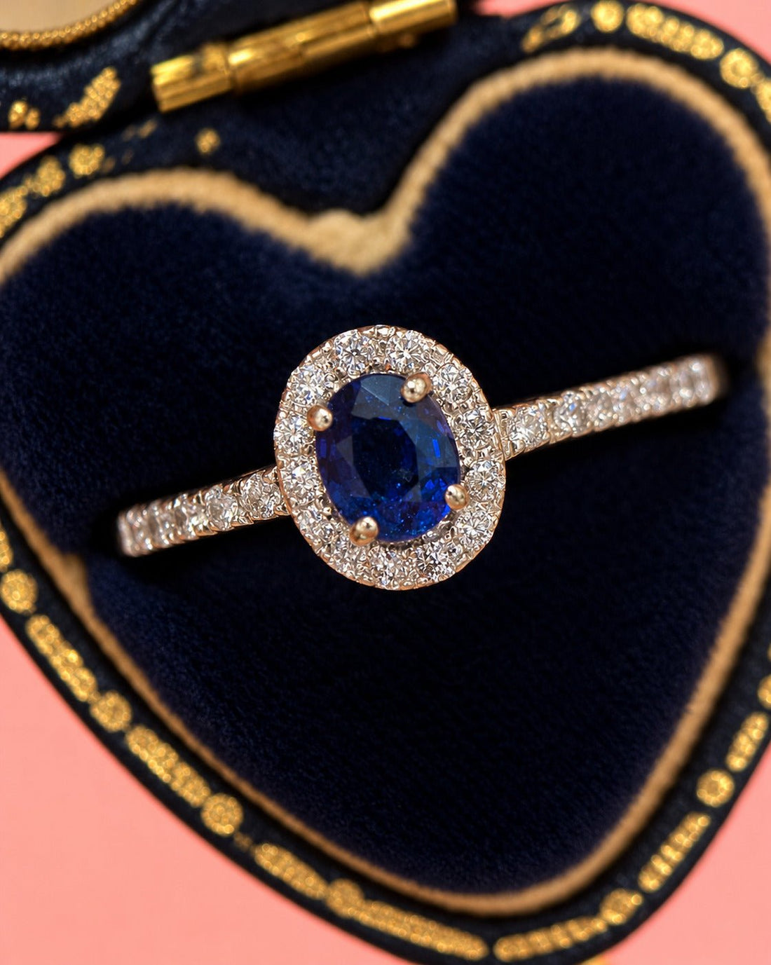 Bague Solitaire Saphir 0.61 carat &amp; Diamants 0.22 carat "Edwige" - Elliade Paris