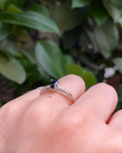 Bague Solitaire Saphir 0.65 carat &amp; Diamants &quot;Oxa&quot; - Elliade Paris
