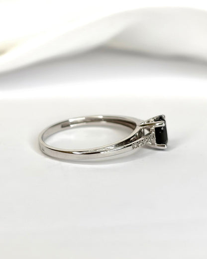 Bague Solitaire Saphir 0.65 carat &amp; Diamants "Oxa" - Elliade Paris