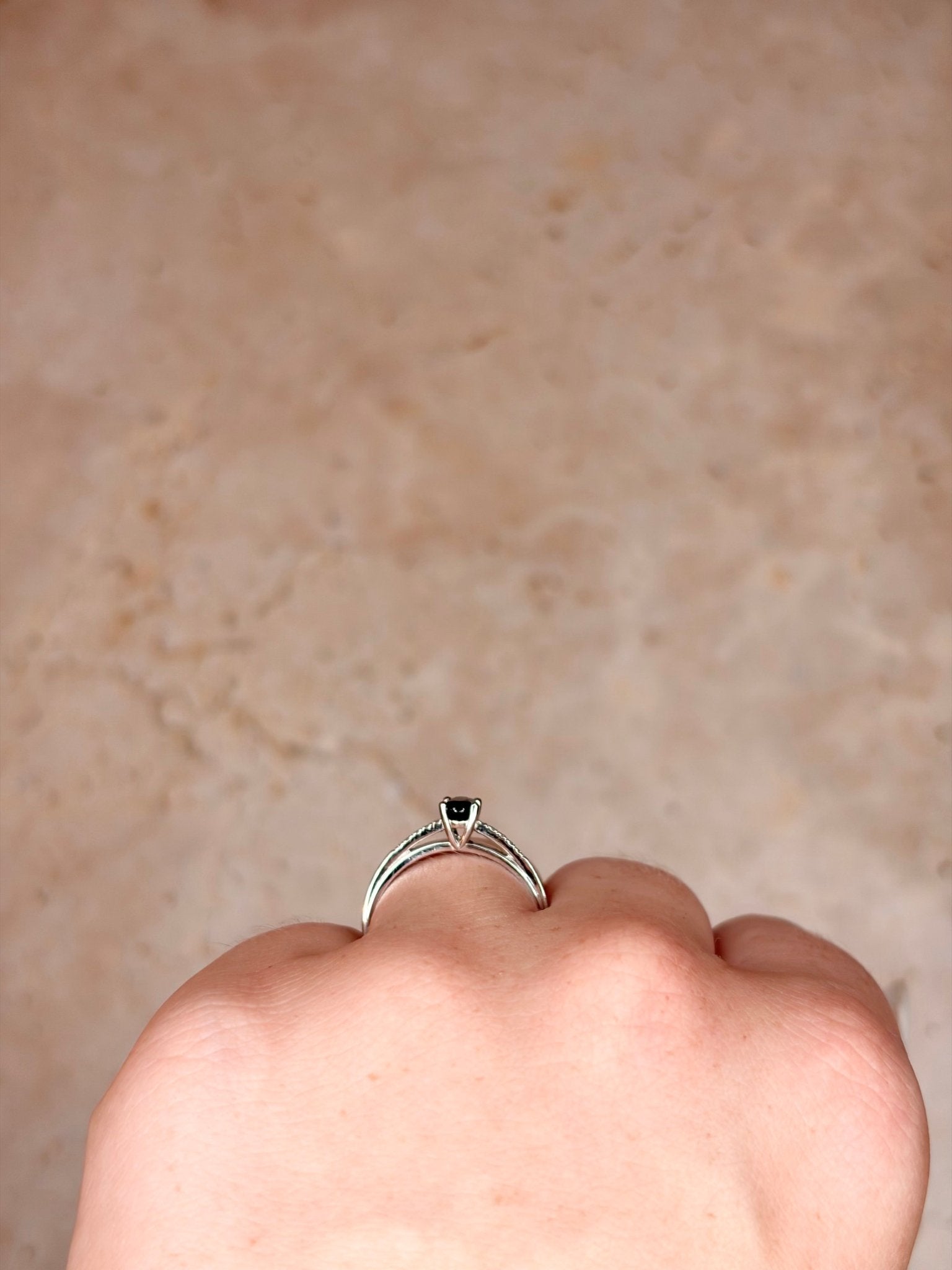 Bague Solitaire Saphir 0.65 carat &amp; Diamants "Oxa" - Elliade Paris