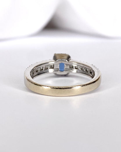 Bague Solitaire Saphir 0.82 carat &amp; Diamants 0.83 carat "Baya" - Elliade Paris