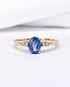Bague Solitaire Saphir 0.85 carat & 4 Diamants "Elvira" - Elliade Paris