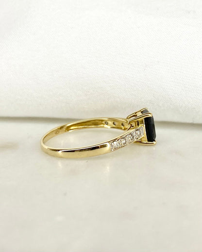Bague Solitaire Saphir 1.30 carat &amp; 8 Diamants &quot;Loli&quot; - Elliade Paris