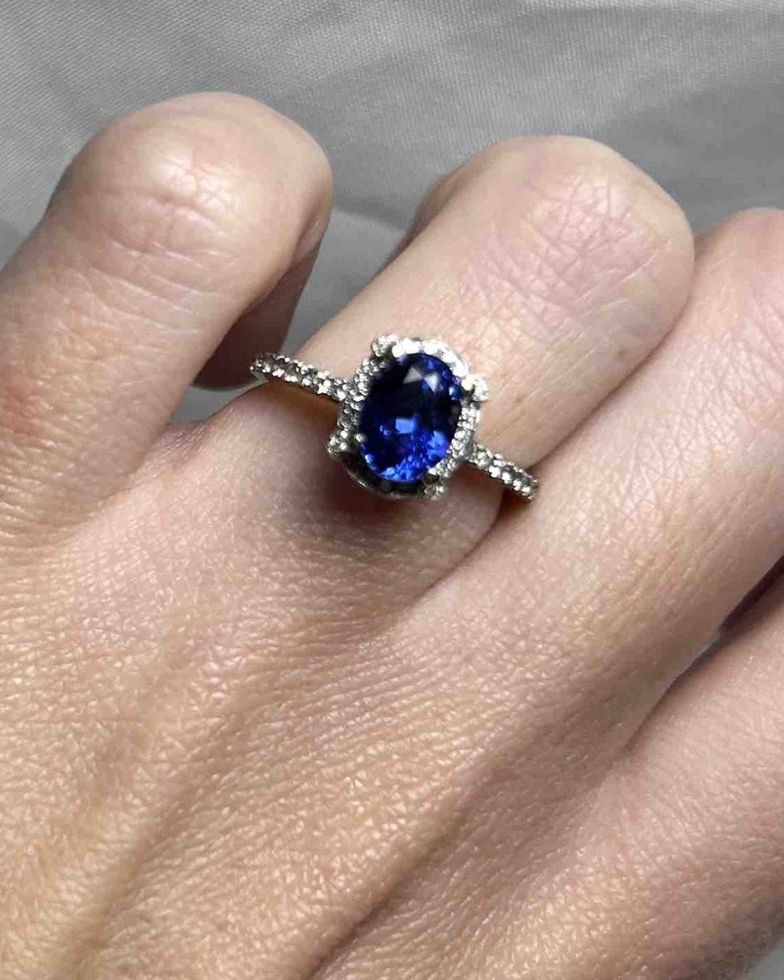 Bague Solitaire Saphir 1.56 carat &amp; 52 Diamants "Sabine" - Elliade Paris
