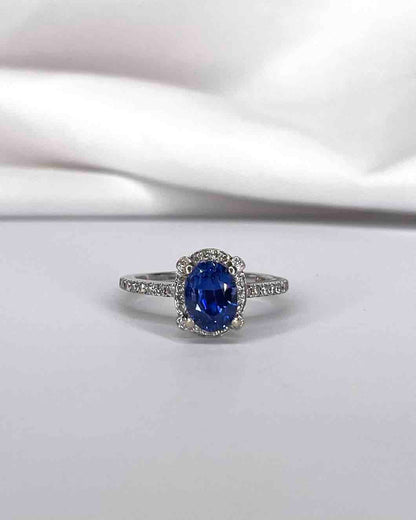 Bague Solitaire Saphir 1.56 carat &amp; 52 Diamants &quot;Sabine&quot; - Elliade Paris