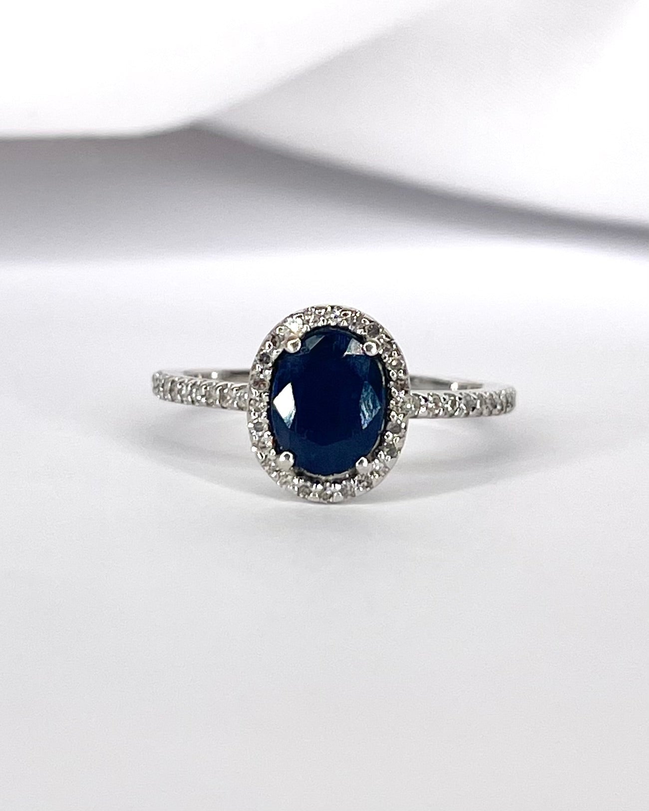 Bague Solitaire Saphir 1.70 carat &amp; Diamants 0.48 carat "Clothilde" - Elliade Paris