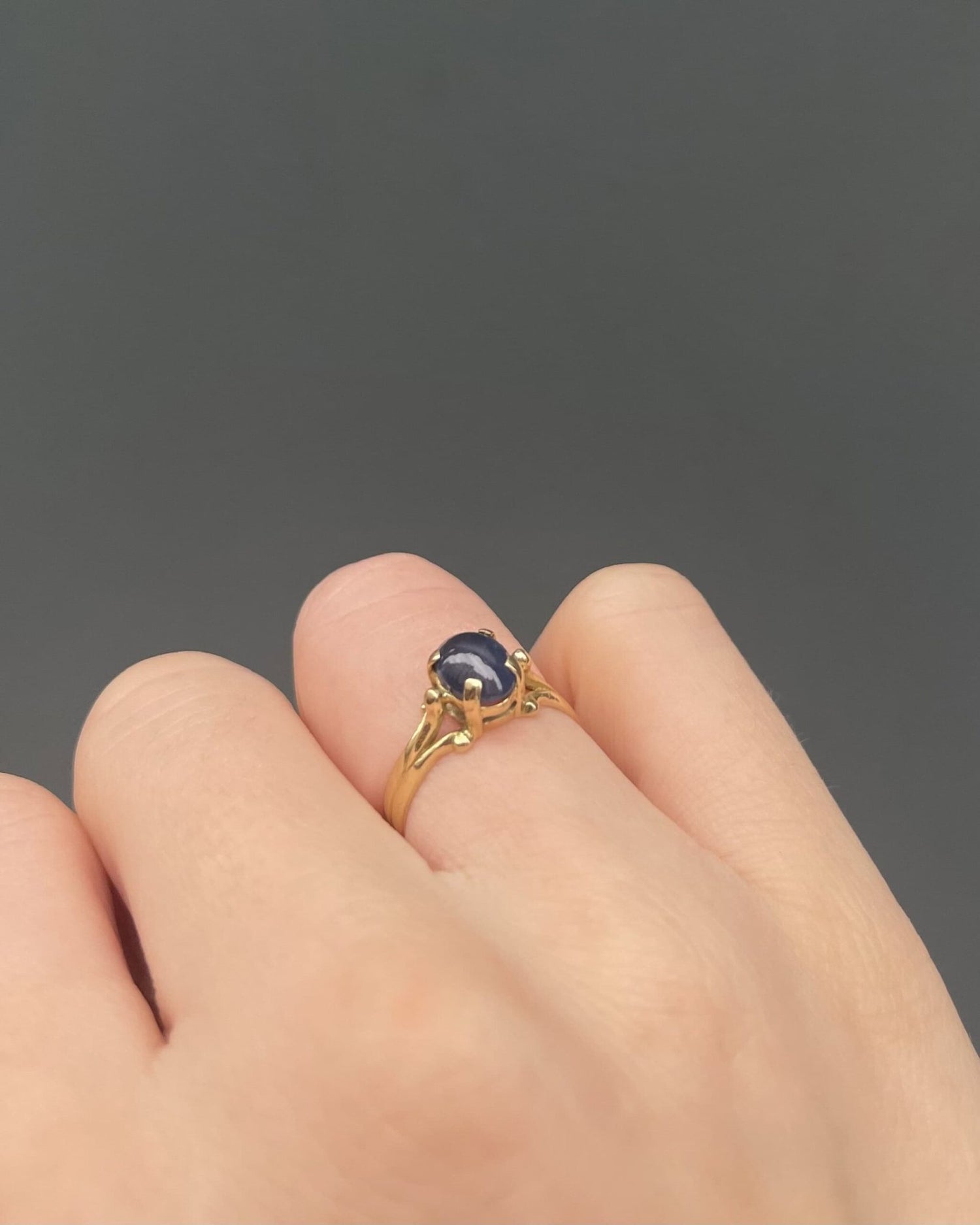 Bague Solitaire Saphir 1.80 carat "Liliana" - Elliade Paris