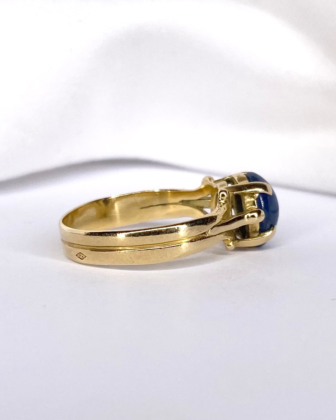 Bague Solitaire Saphir 1.80 carat "Liliana" - Elliade Paris