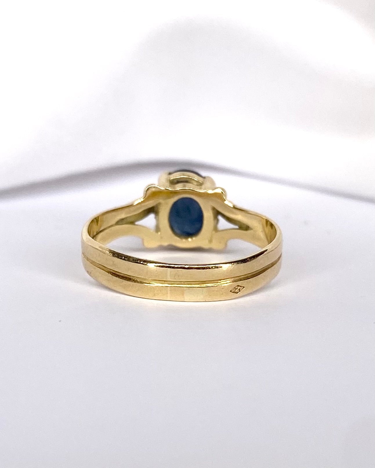Bague Solitaire Saphir 1.80 carat "Liliana" - Elliade Paris