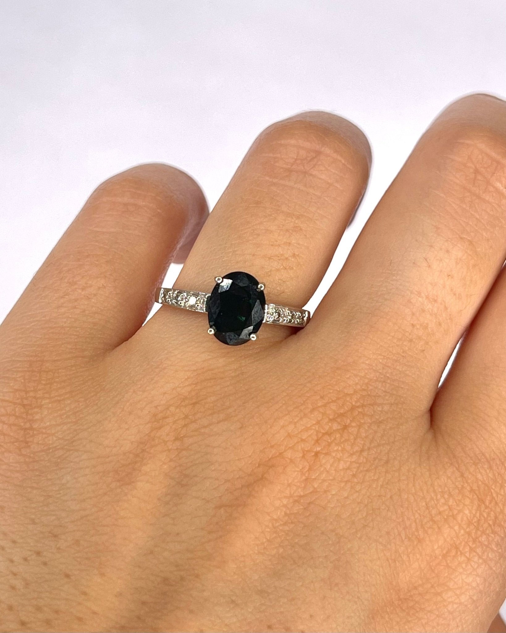 Bague Solitaire Saphir 2.10 carats &amp; 6 Diamants "Olivia" - Elliade Paris