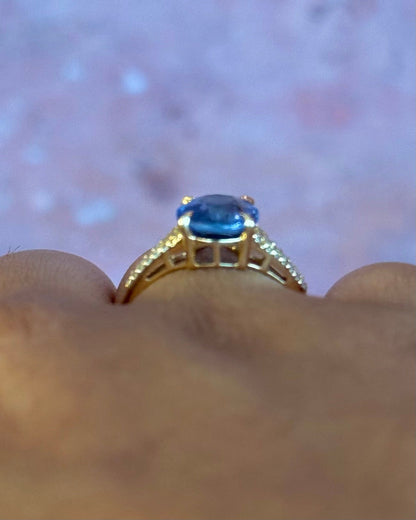 Bague Solitaire Saphir 2.64 carats &amp; Diamants "Romane" - Elliade Paris