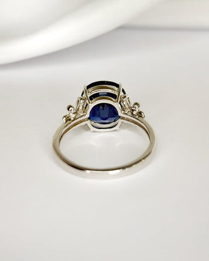 Bague Solitaire Saphir 4.40 carats &amp; Diamants "Camélia" - Elliade Paris