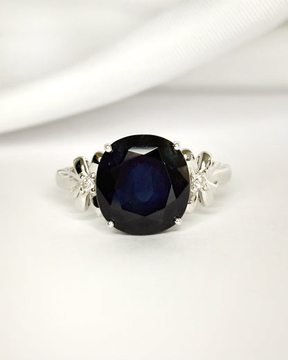 Bague Solitaire Saphir 4.40 carats &amp; Diamants "Camélia" - Elliade Paris