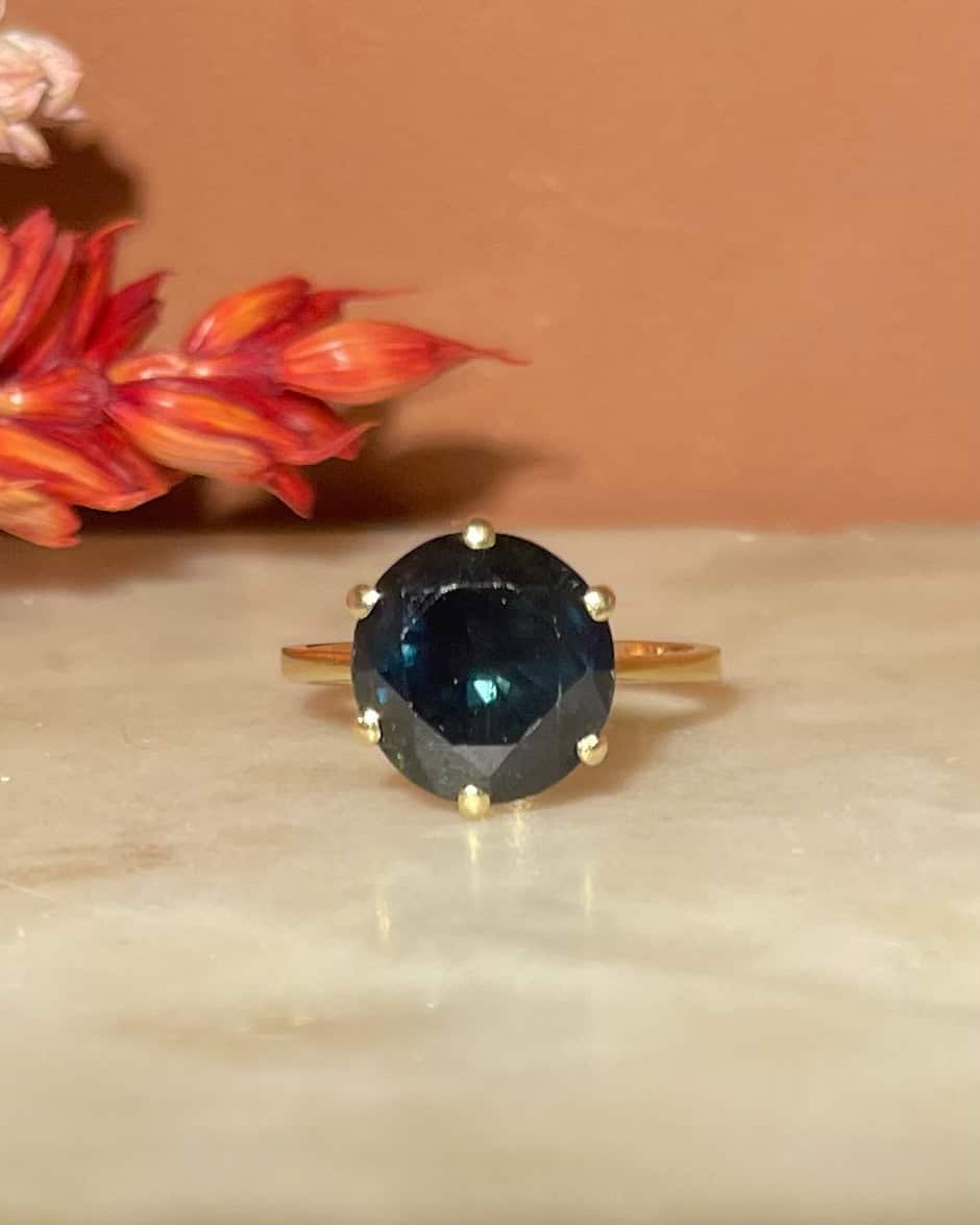 Bague Solitaire Saphir 5.60 Carats "Pamela" - Elliade Paris