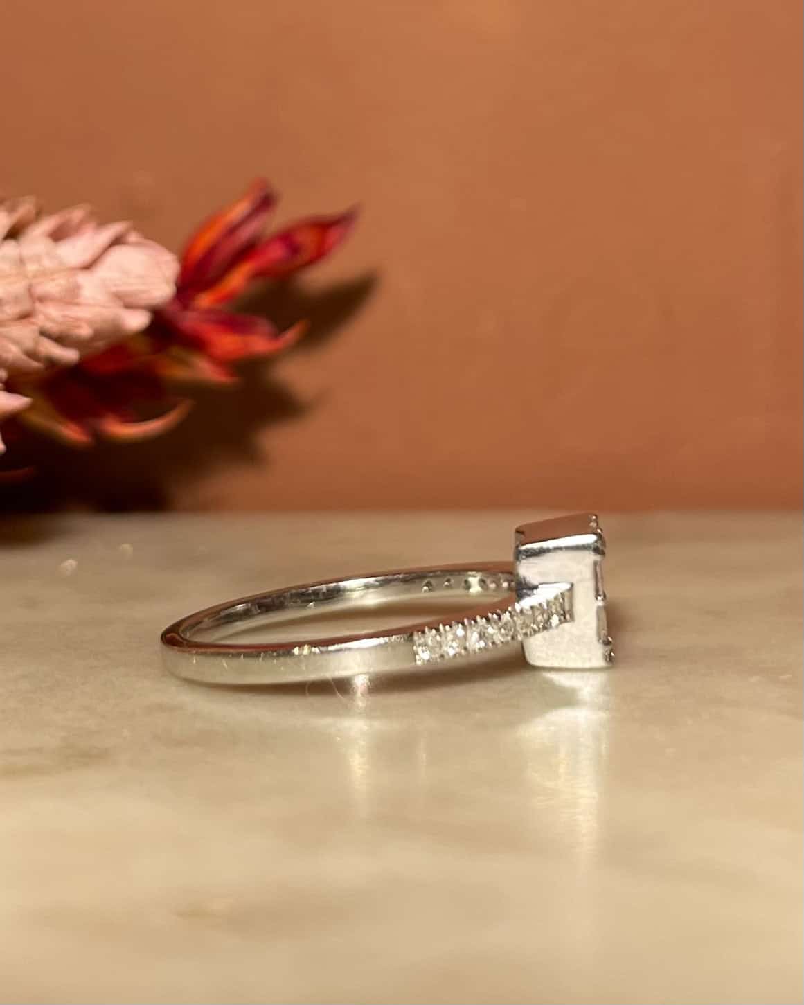 Bague Solitaire Saphir Rose 0.30 carat &amp; 26 Diamants "Naomi" - Elliade Paris