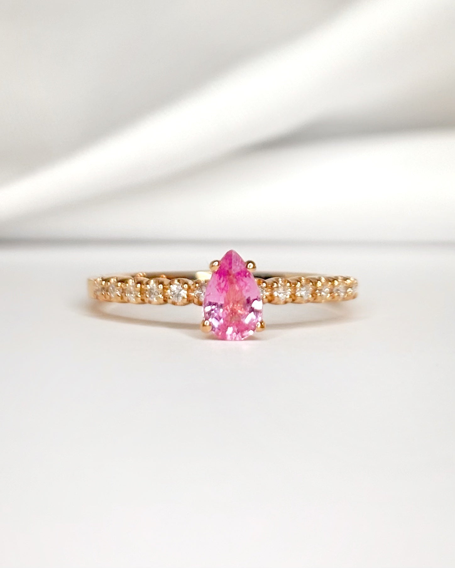Bague Solitaire Saphir Rose 0.43 carat &amp; Diamants "Victoria" - Elliade Paris