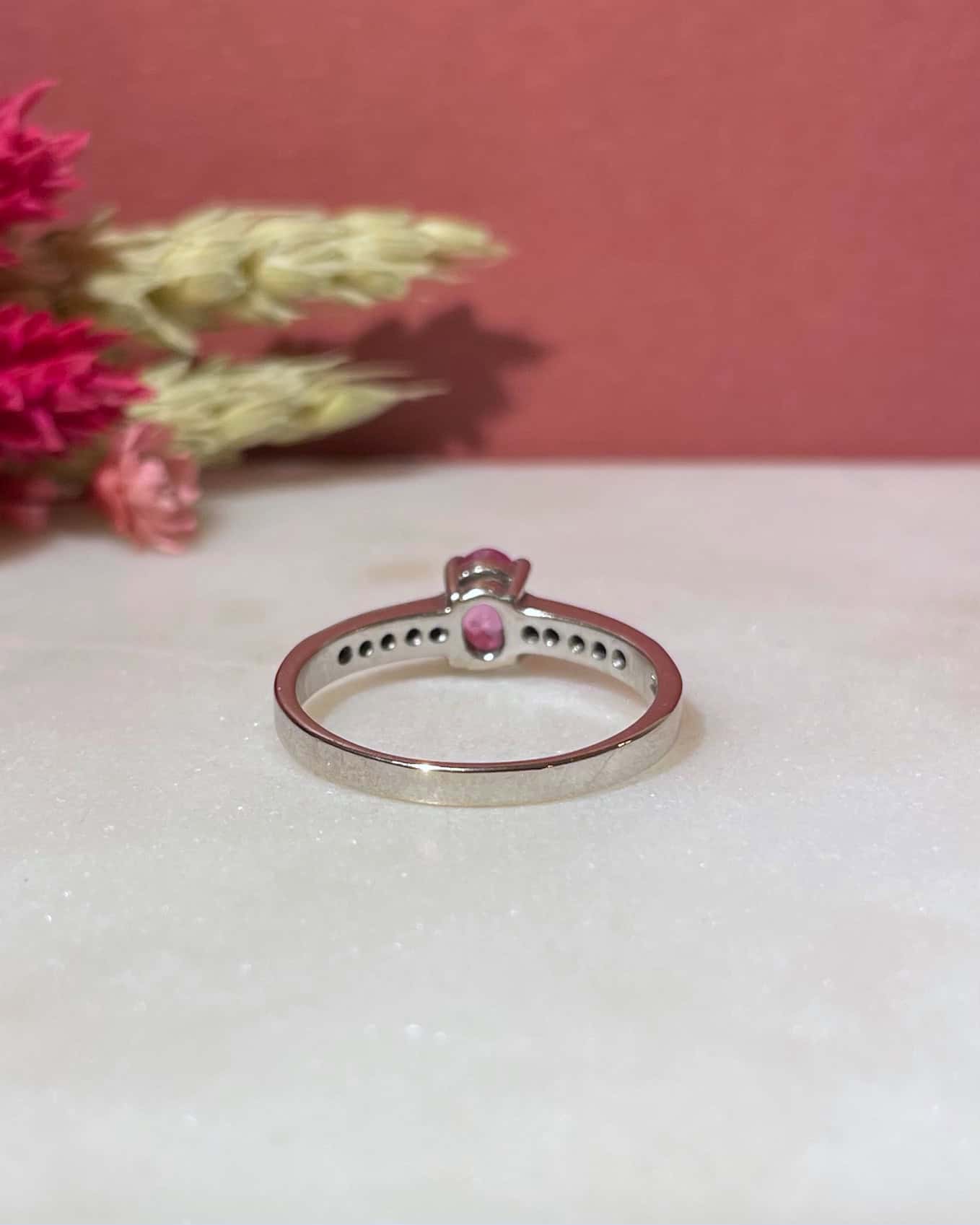 Bague Solitaire Saphir Rose 0.50 carat &amp; Diamants "Antoinette" - Elliade Paris