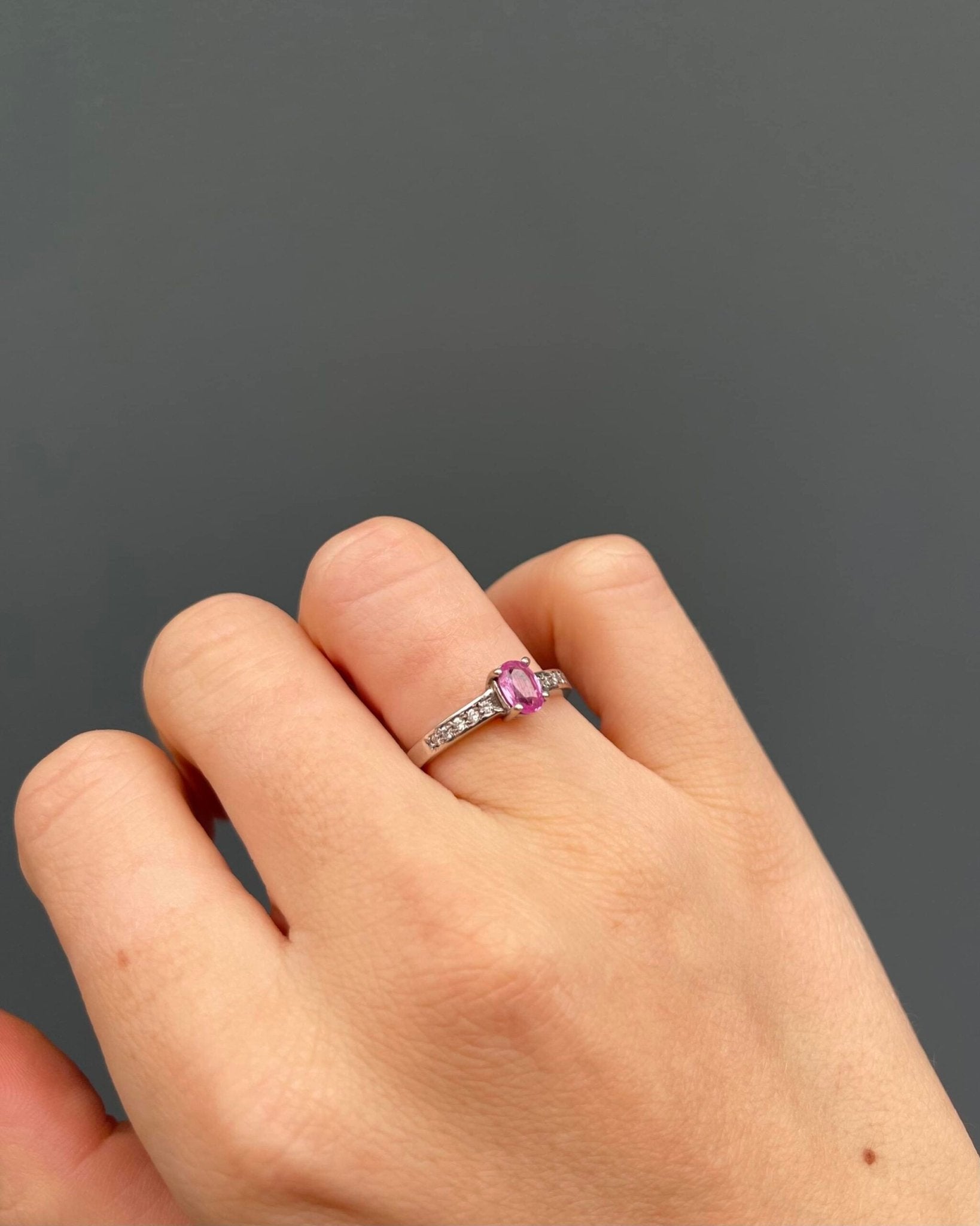 Bague Solitaire Saphir Rose 0.50 carat &amp; Diamants "Antoinette" - Elliade Paris
