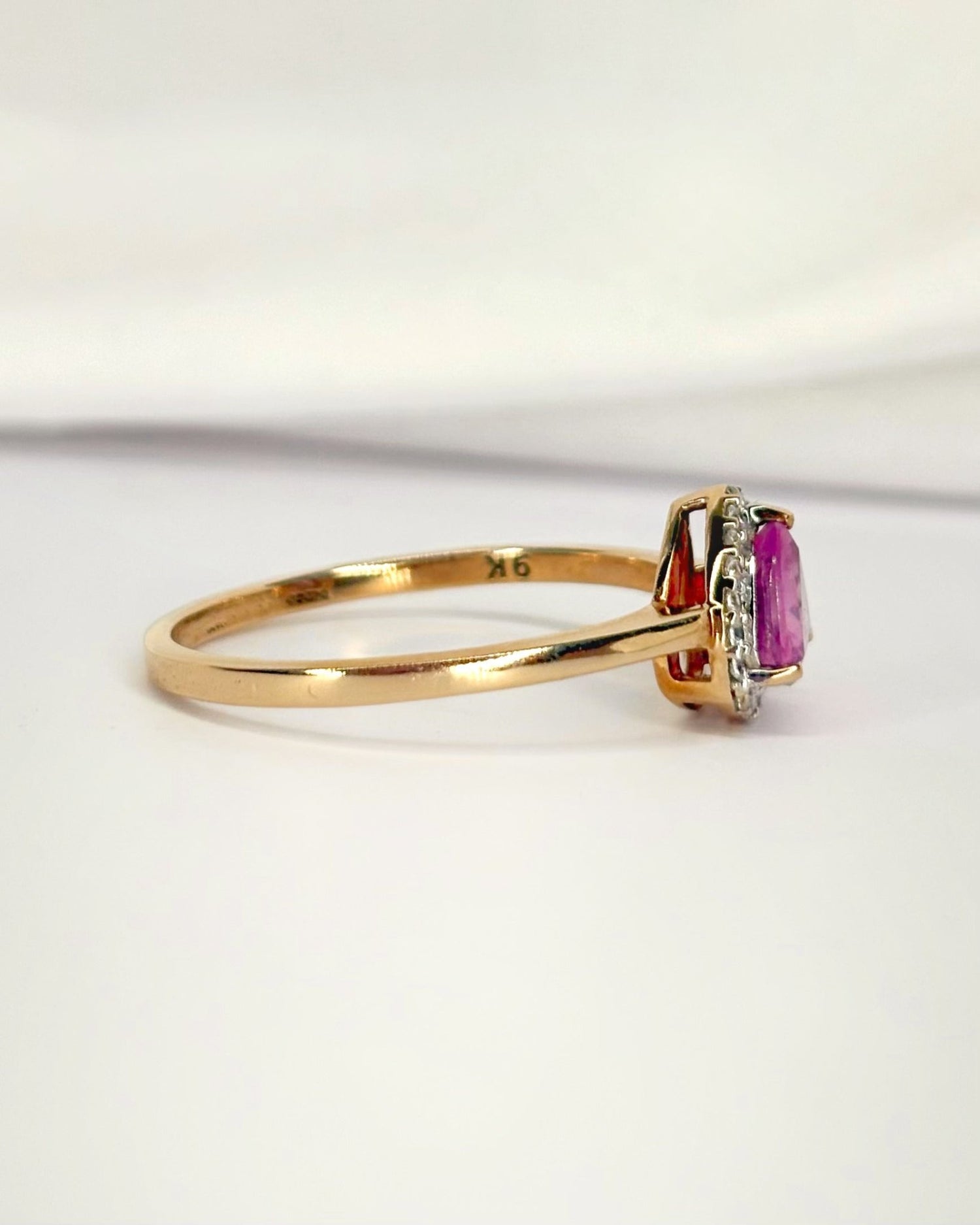 Bague Solitaire Saphir Rose 1 carat &amp; Topazes "Mandy" - Elliade Paris