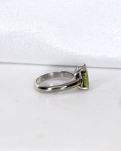 Bague Solitaire Saphir Vert 5.65 carats &quot;Rirae&quot; - Elliade Paris