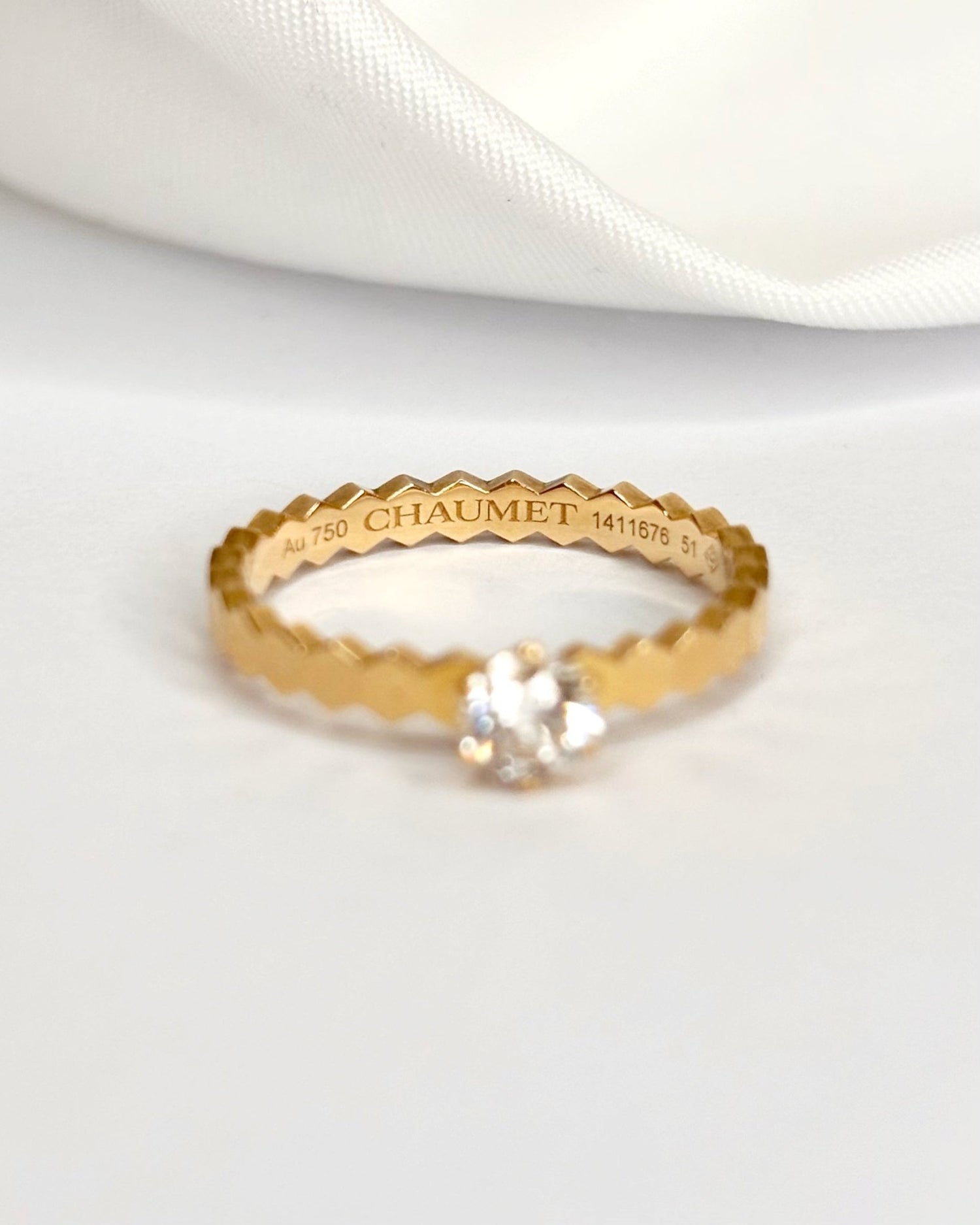 Bague Solitaire Signée Chaumet Diamant 0.30 carat "Bee my love" - Elliade Paris