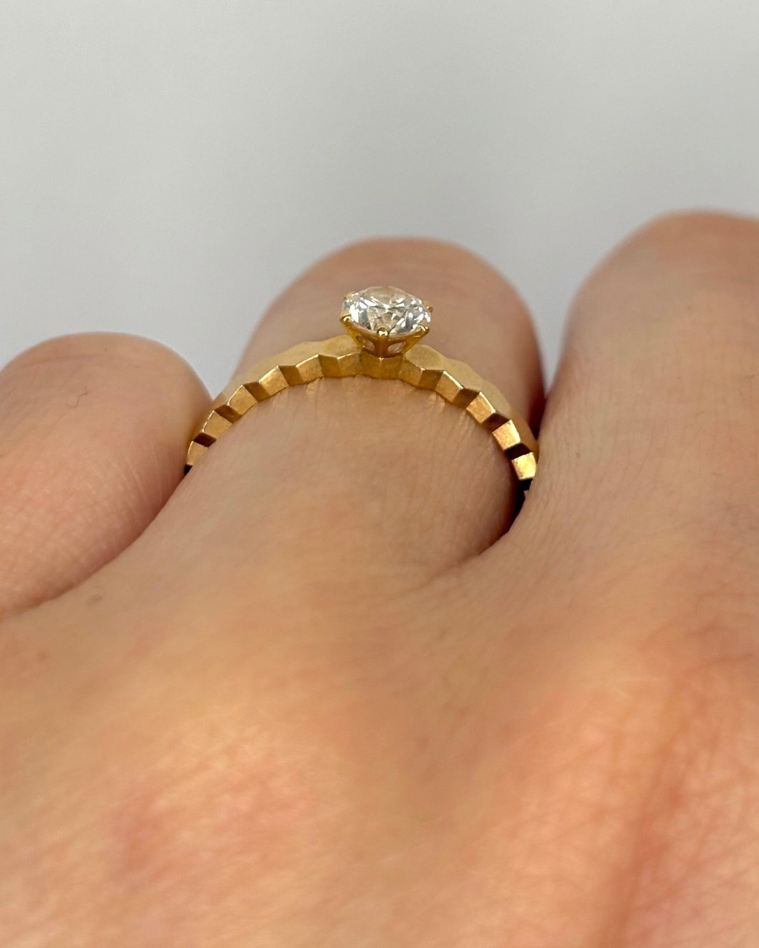 Bague Solitaire Signée Chaumet Diamant 0.30 carat "Bee my love" - Elliade Paris