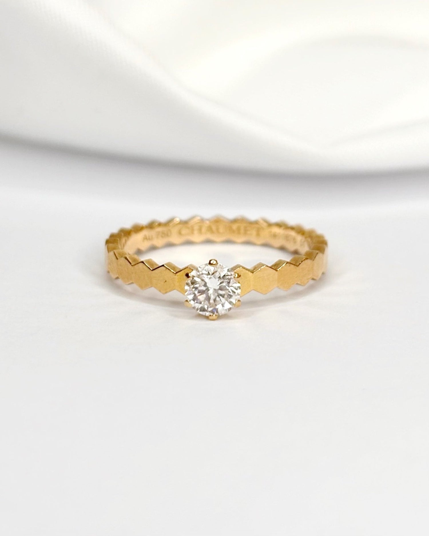 Bague Solitaire Signée Chaumet Diamant 0.30 carat "Bee my love" - Elliade Paris