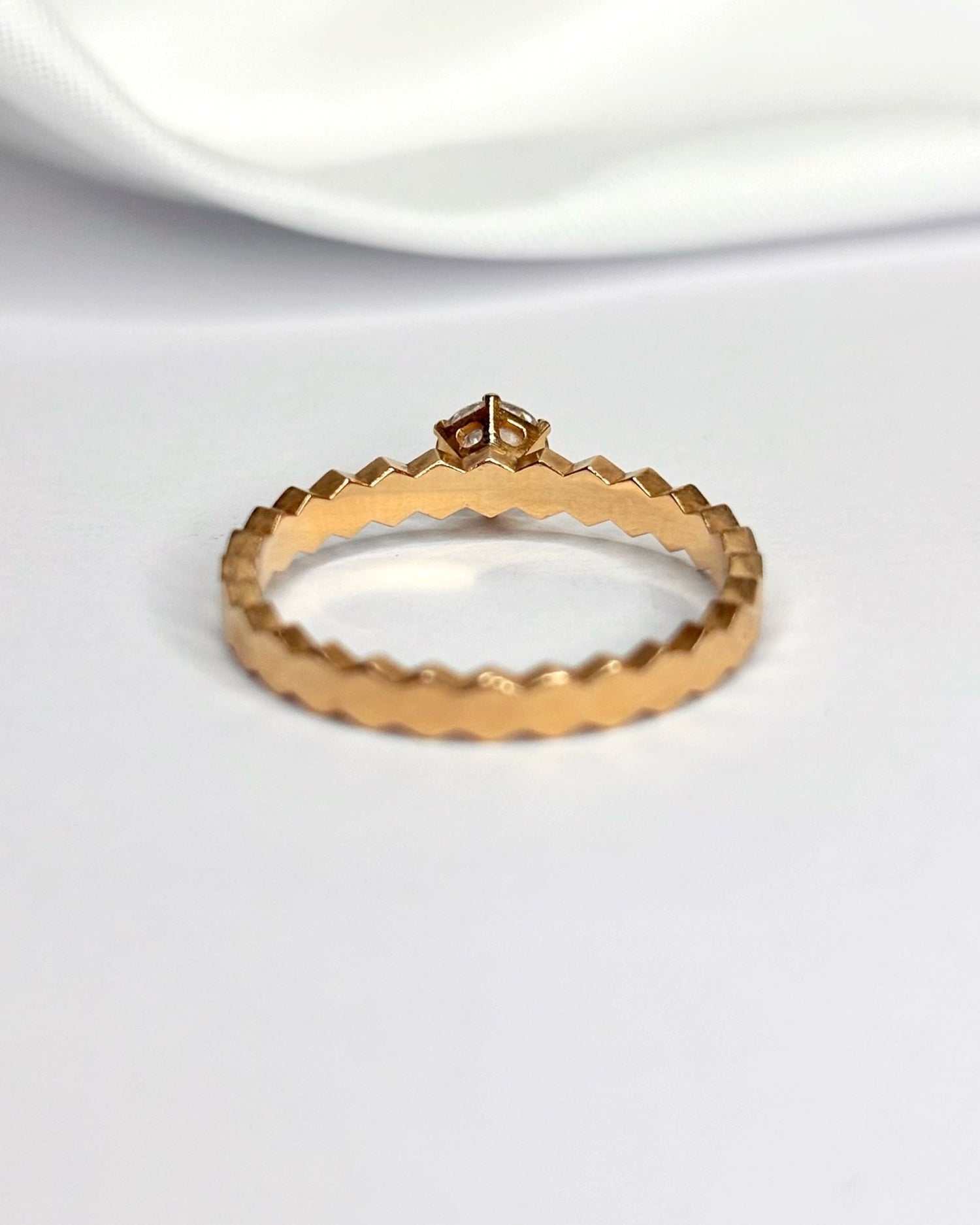 Bague Solitaire Signée Chaumet Diamant 0.30 carat "Bee my love" - Elliade Paris