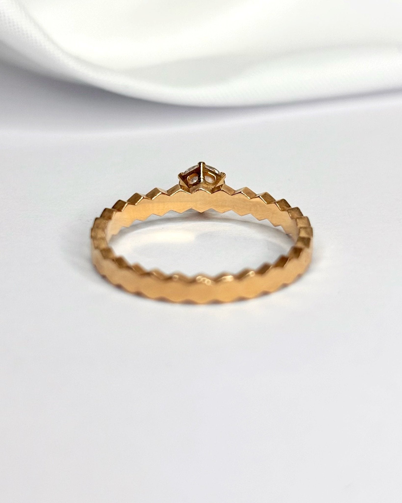 Bague Solitaire Signée Chaumet Diamant 0.30 carat "Bee my love" - Elliade Paris