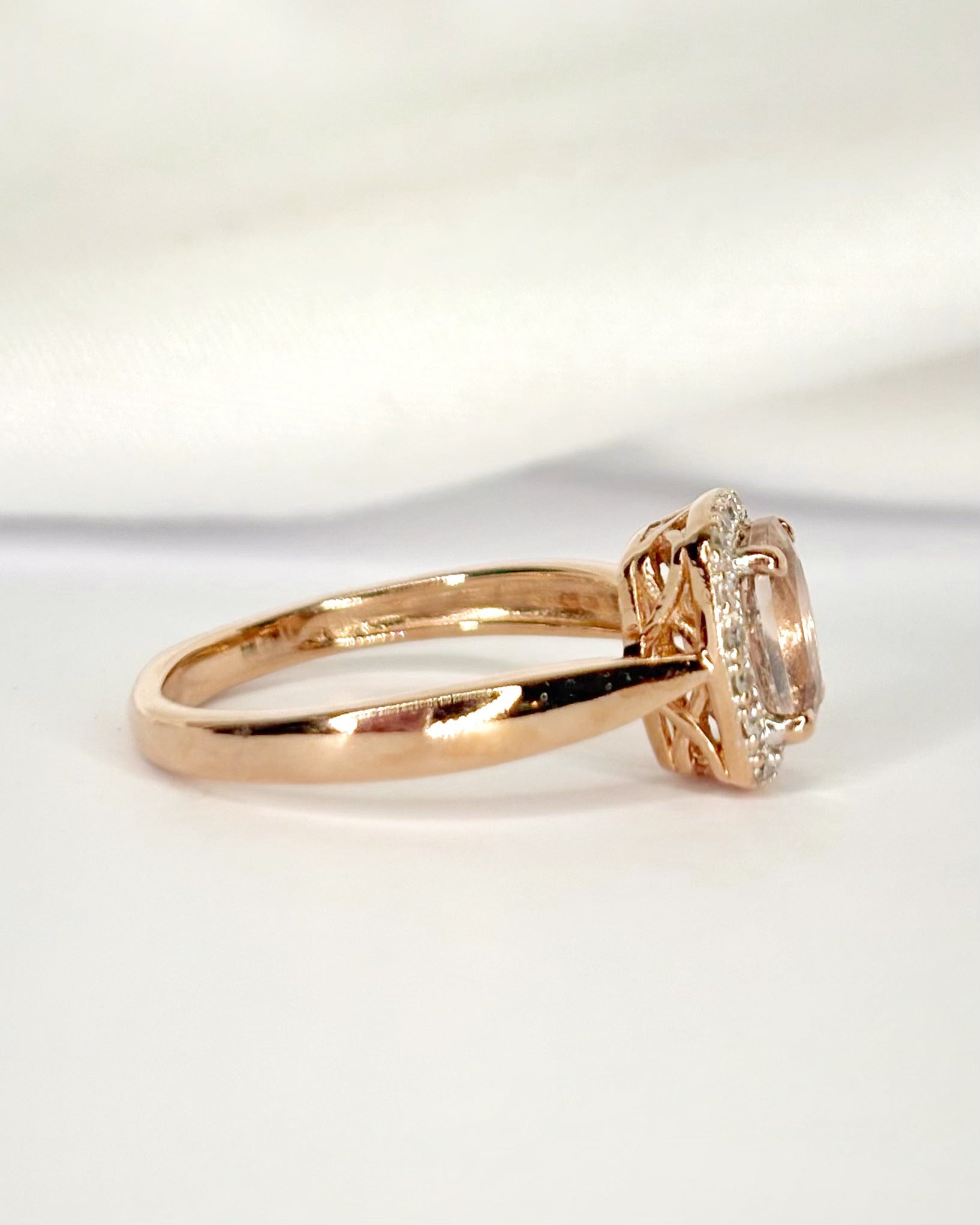 Bague Solitaire Style Art Déco Morganite 0.70 carat &amp; Diamants "Adeline" - Elliade Paris