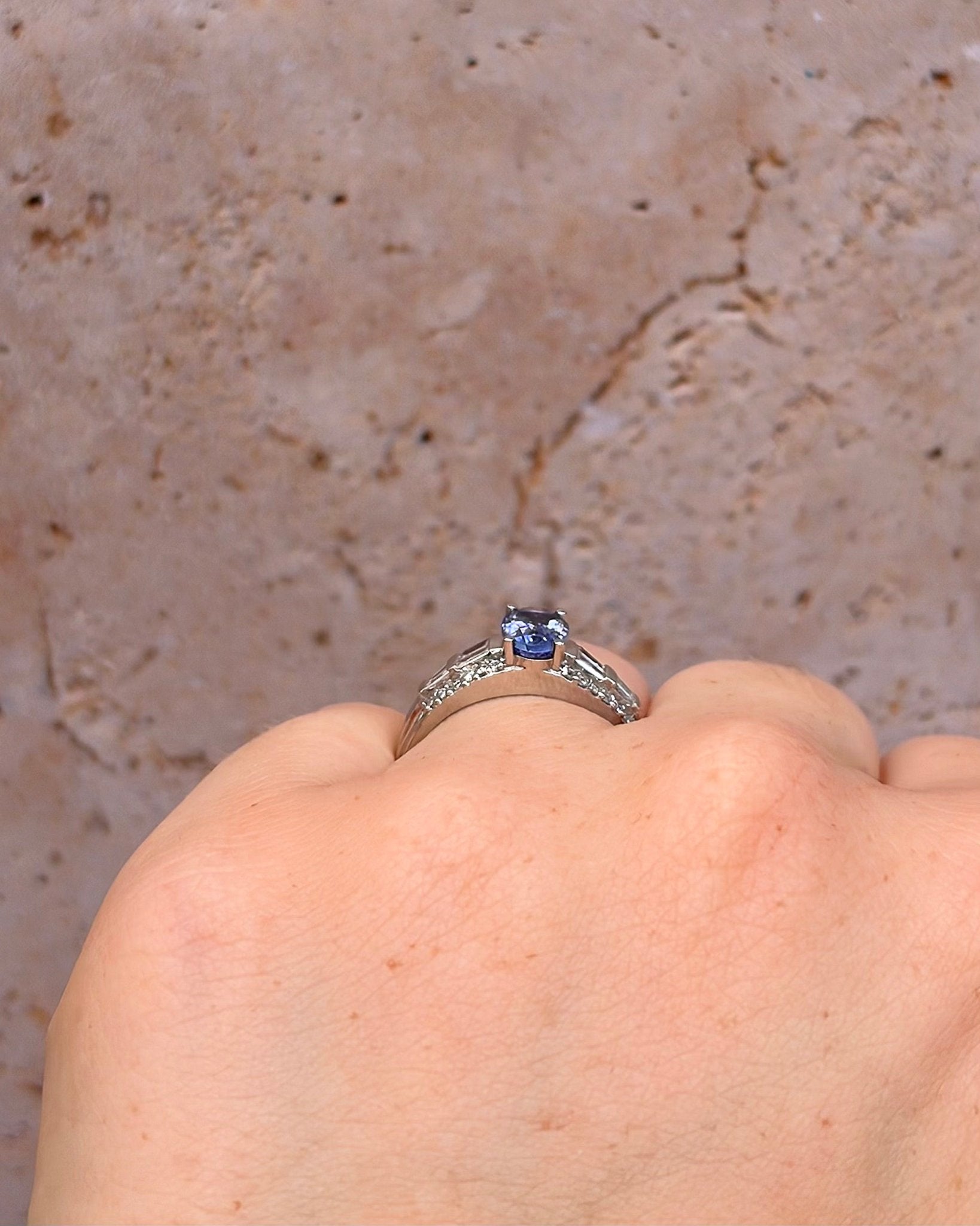 Bague Solitaire Tanzanite 1.10 carat &amp; Diamants 0.44 carat "Line" - Elliade Paris