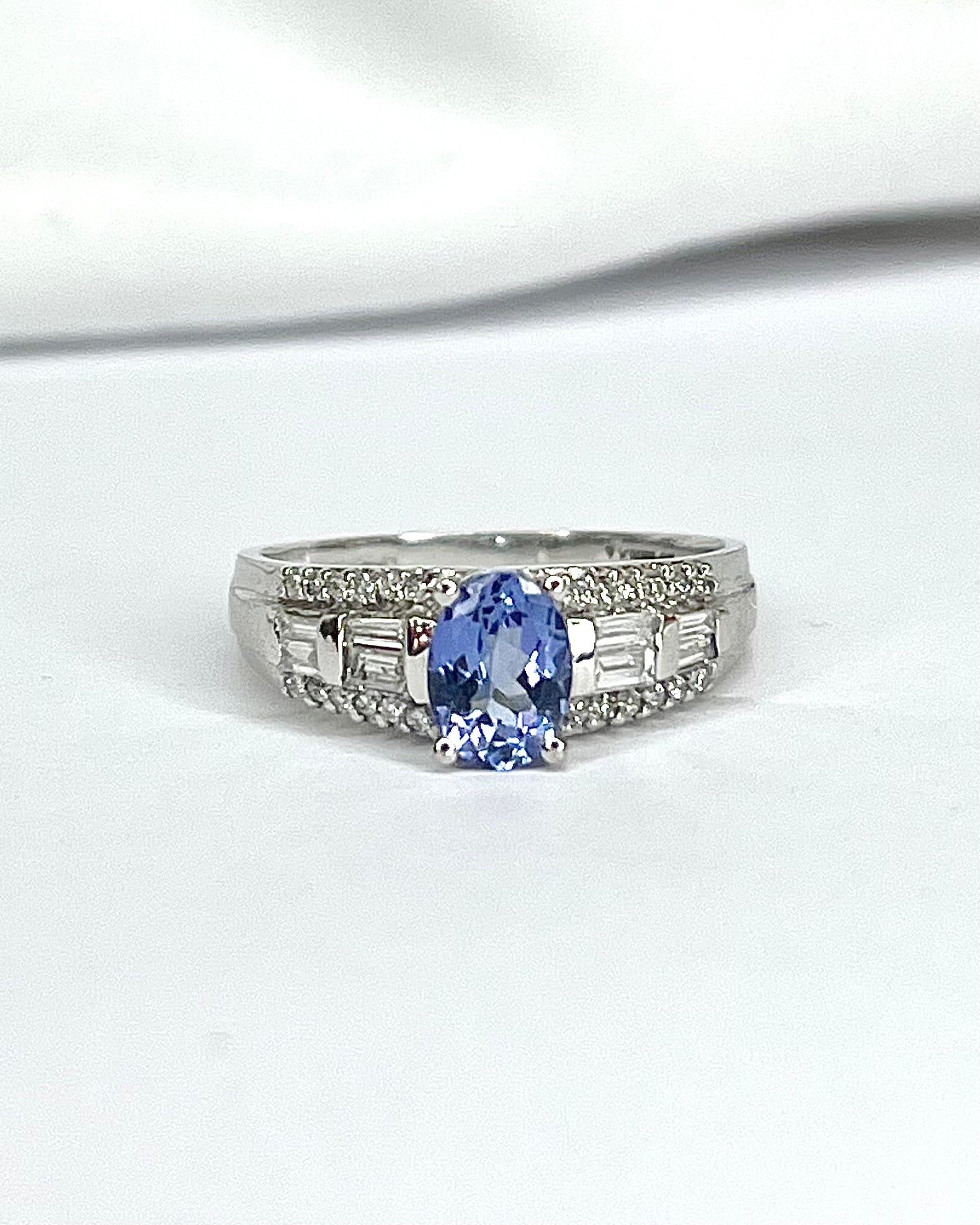 Bague Solitaire Tanzanite 1.10 carat &amp; Diamants 0.44 carat "Line" - Elliade Paris