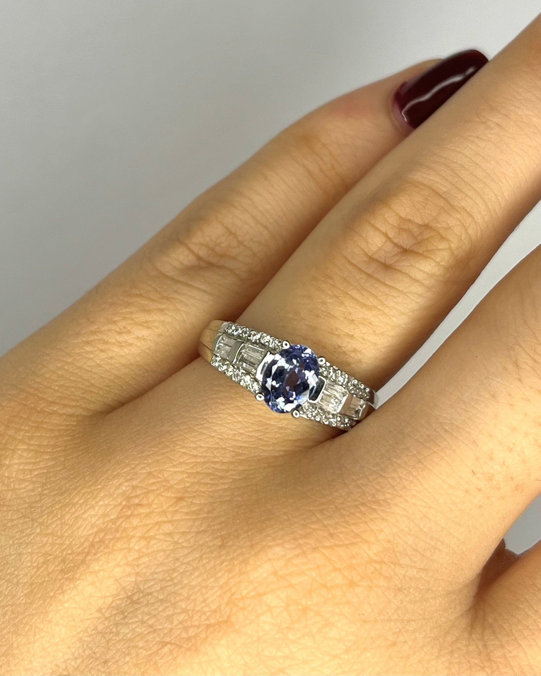 Bague Solitaire Tanzanite 1.10 carat &amp; Diamants 0.44 carat "Line" - Elliade Paris