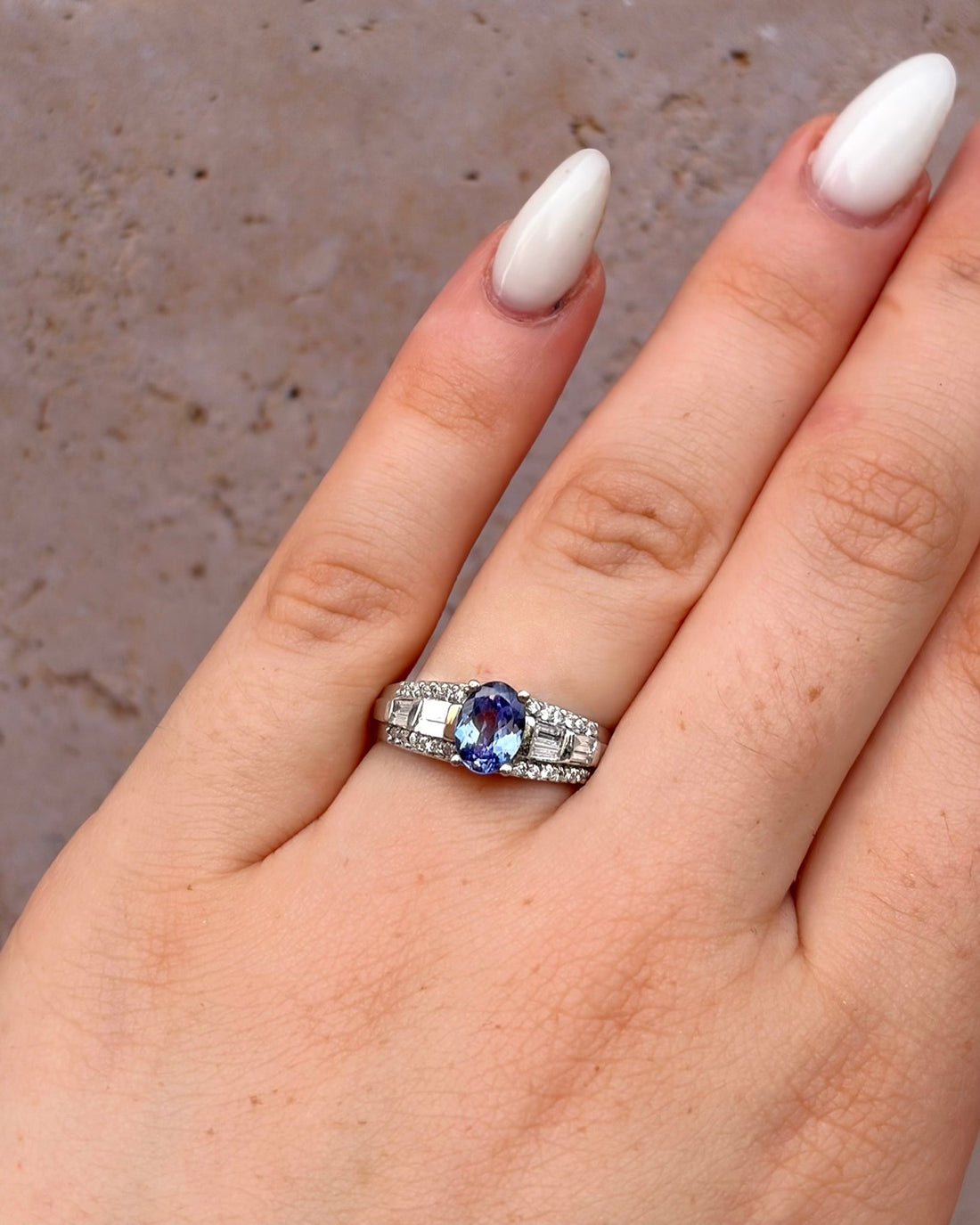 Bague Solitaire Tanzanite 1.10 carat &amp; Diamants 0.44 carat "Line" - Elliade Paris