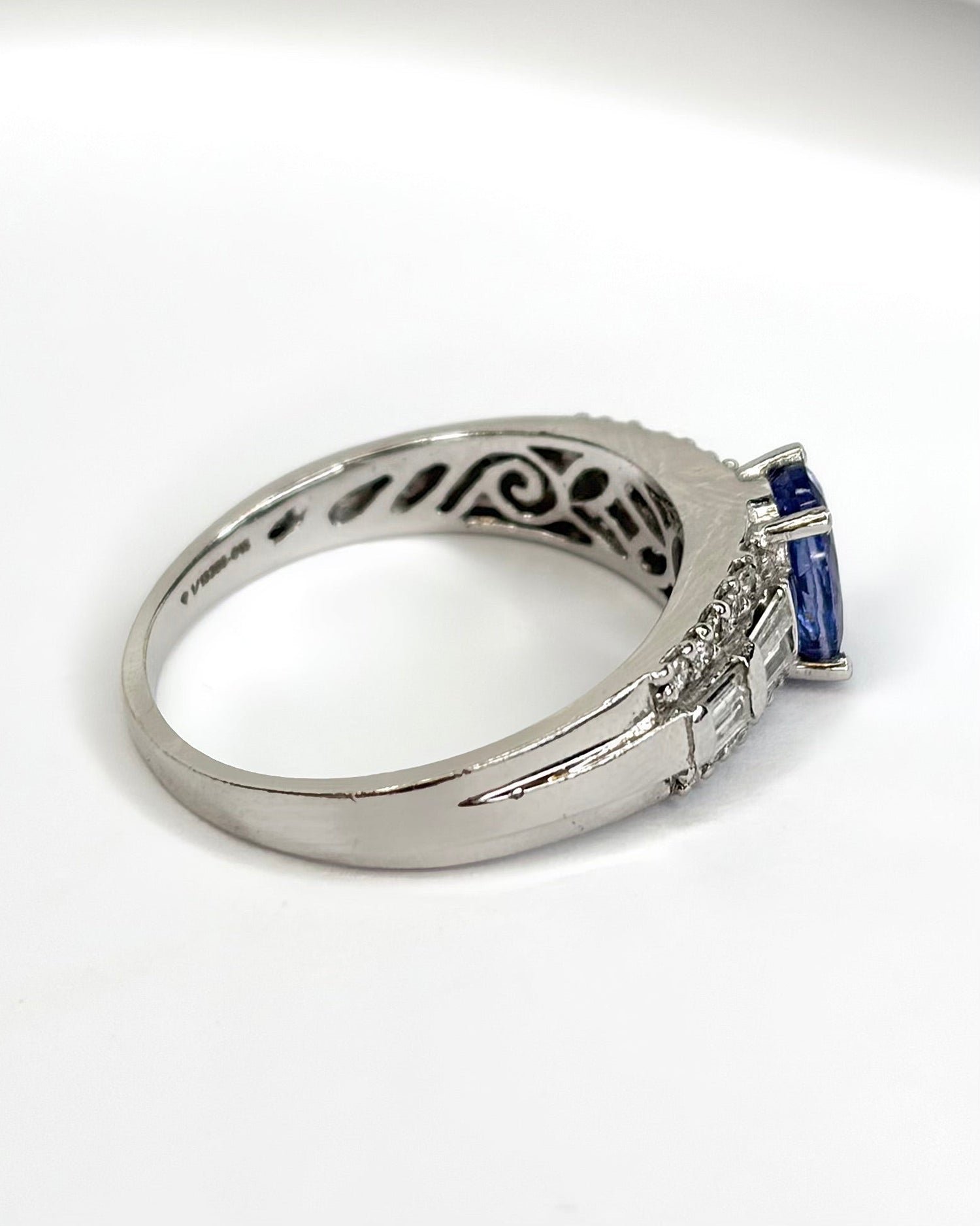 Bague Solitaire Tanzanite 1.10 carat &amp; Diamants 0.44 carat "Line" - Elliade Paris