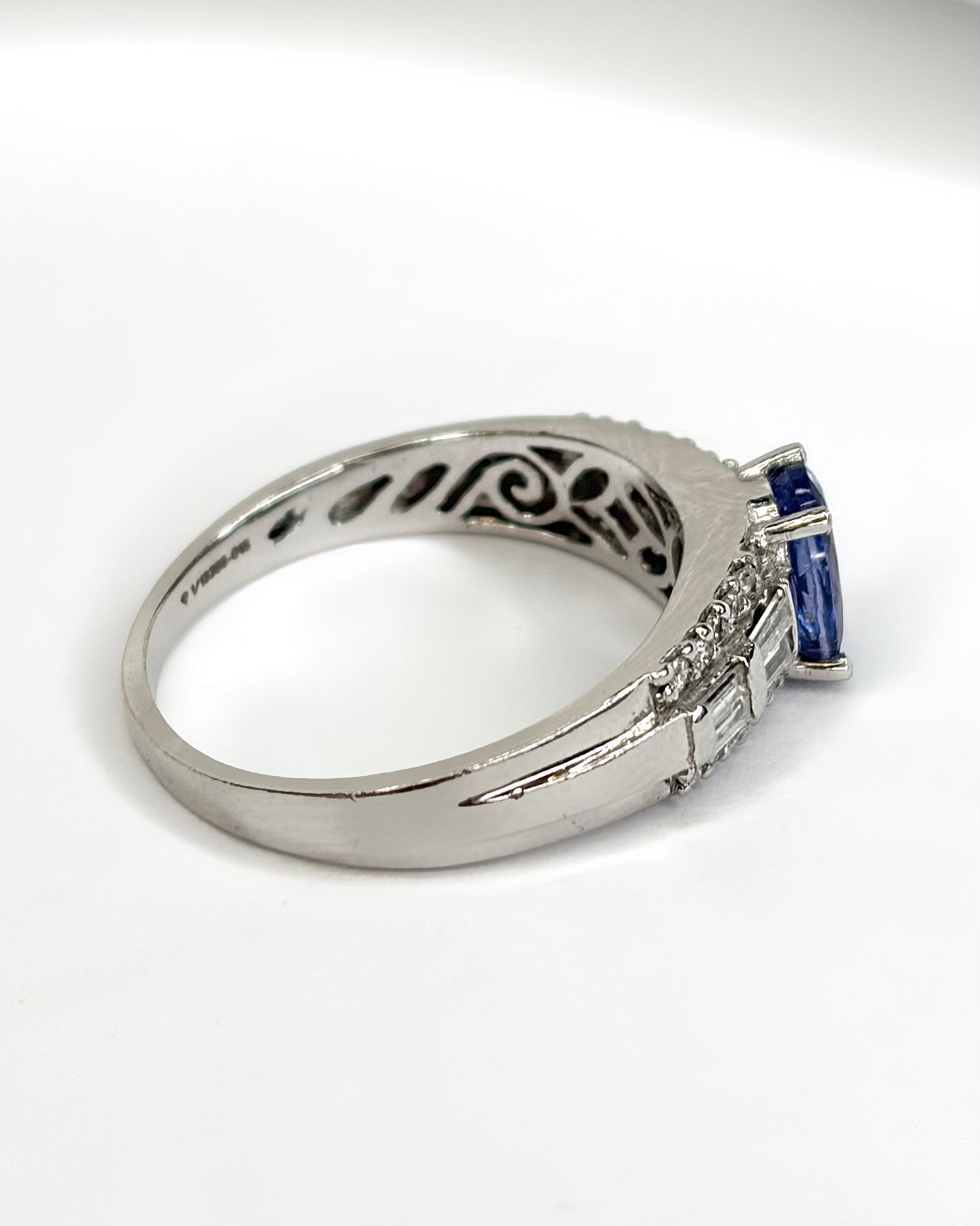 Bague Solitaire Tanzanite 1.10 carat &amp; Diamants 0.44 carat "Line" - Elliade Paris