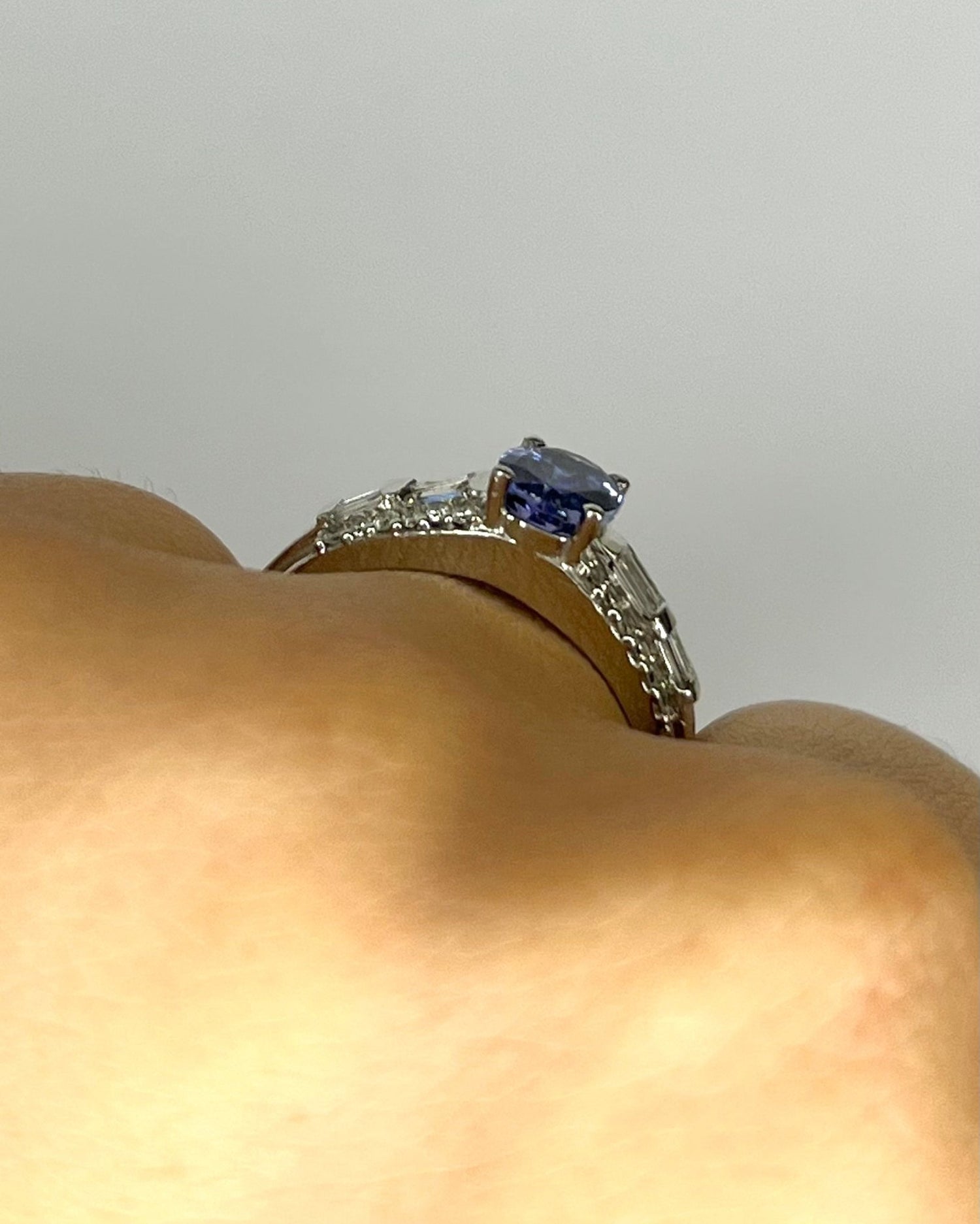 Bague Solitaire Tanzanite 1.10 carat &amp; Diamants 0.44 carat "Line" - Elliade Paris