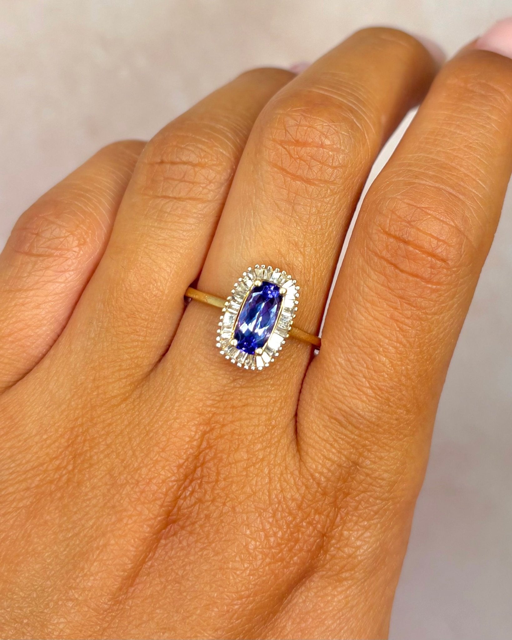 Bague Solitaire Tanzanite 1.13 carat &amp; Diamants 0.35 carat "Violetta" - Elliade Paris