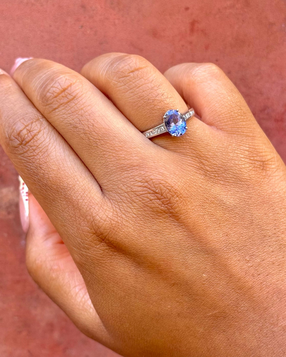 Bague Solitaire Tanzanite 1.80 carat &amp; Diamants 0.29 carat "Polly" - Elliade Paris