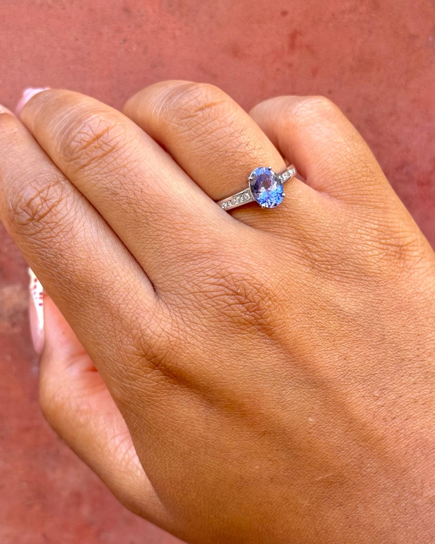 Bague Solitaire Tanzanite 1.80 carat &amp; Diamants 0.29 carat "Polly" - Elliade Paris