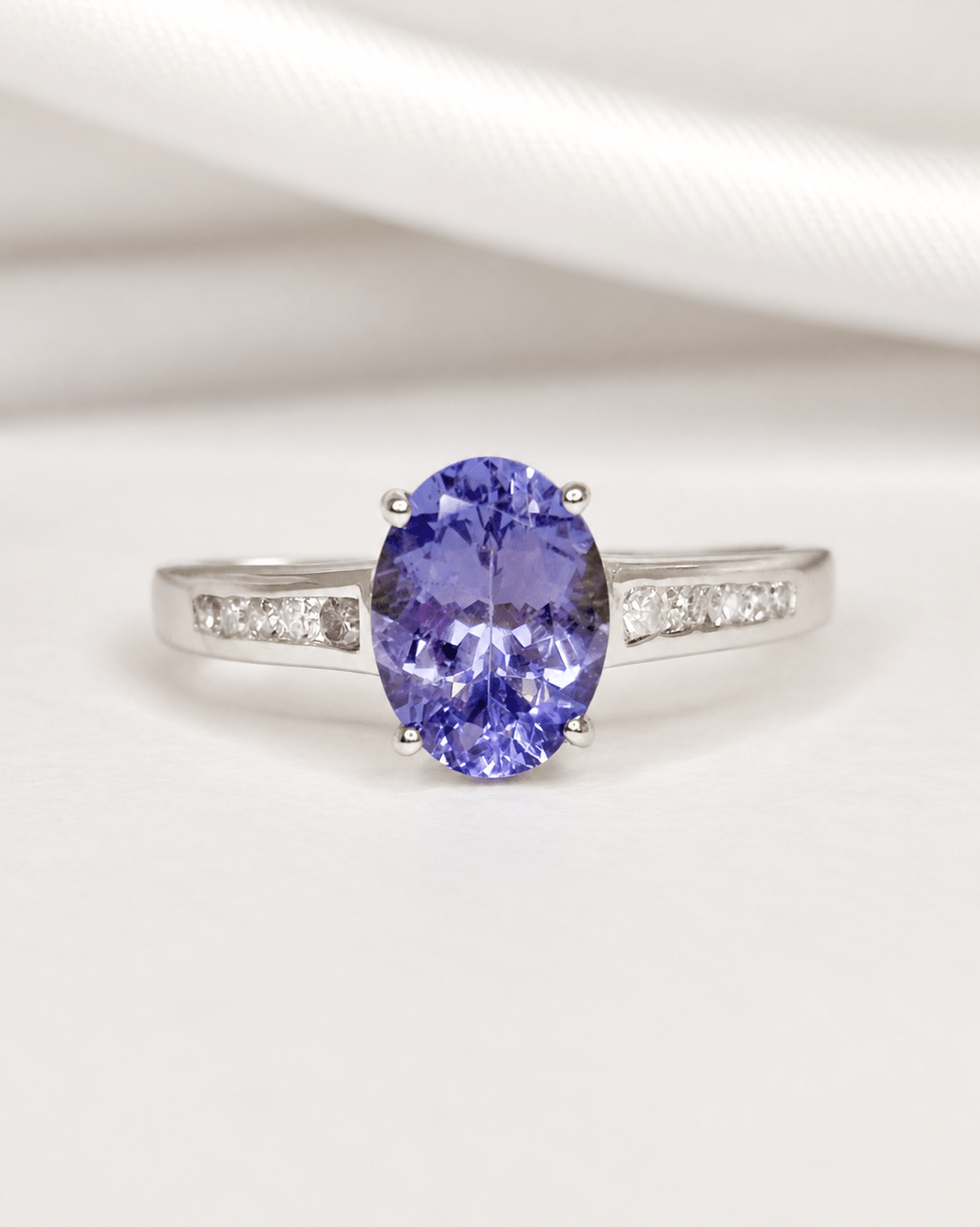 Bague Solitaire Tanzanite 1.80 carat &amp; Diamants 0.29 carat "Polly" - Elliade Paris